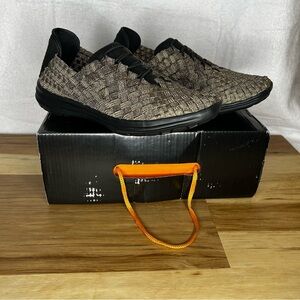 bernie mev. Bronze Woven Sneakers size UK 38 US 7